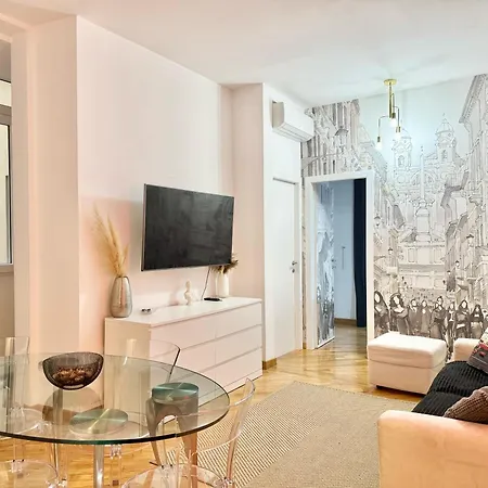 Exclusive In The Heart Of Рим