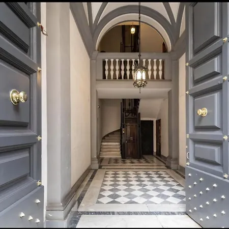 Exclusive In The Heart Of روما